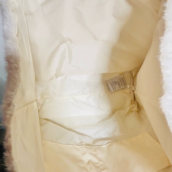 VICTORIA'S SECRET LUXE WHITE FAUX FUR TOTE TRAVEL GYM BAG SNAP CLOSE LOGO NWT - Picture 10 of 11